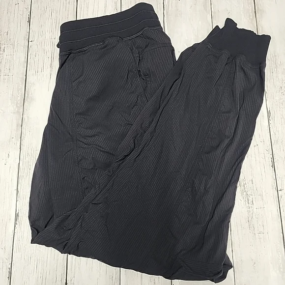 Lululemon Black Dance Studio Mid-Rise Jogger Cargo Pants Womens Size 6 Athletic - Picture 4 of 12